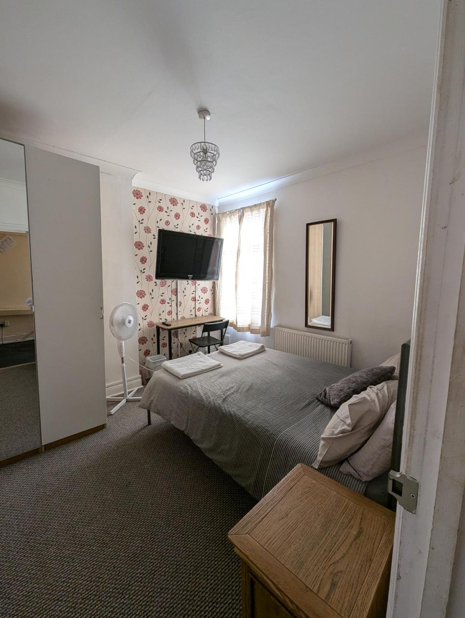 3 Portland Road Apartment Southall Bagian luar foto