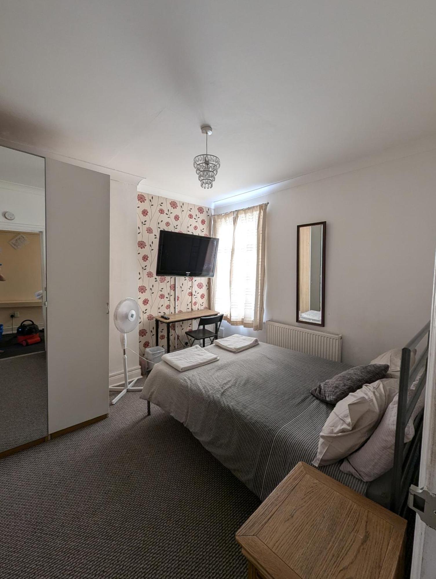3 Portland Road Apartment Southall Bagian luar foto