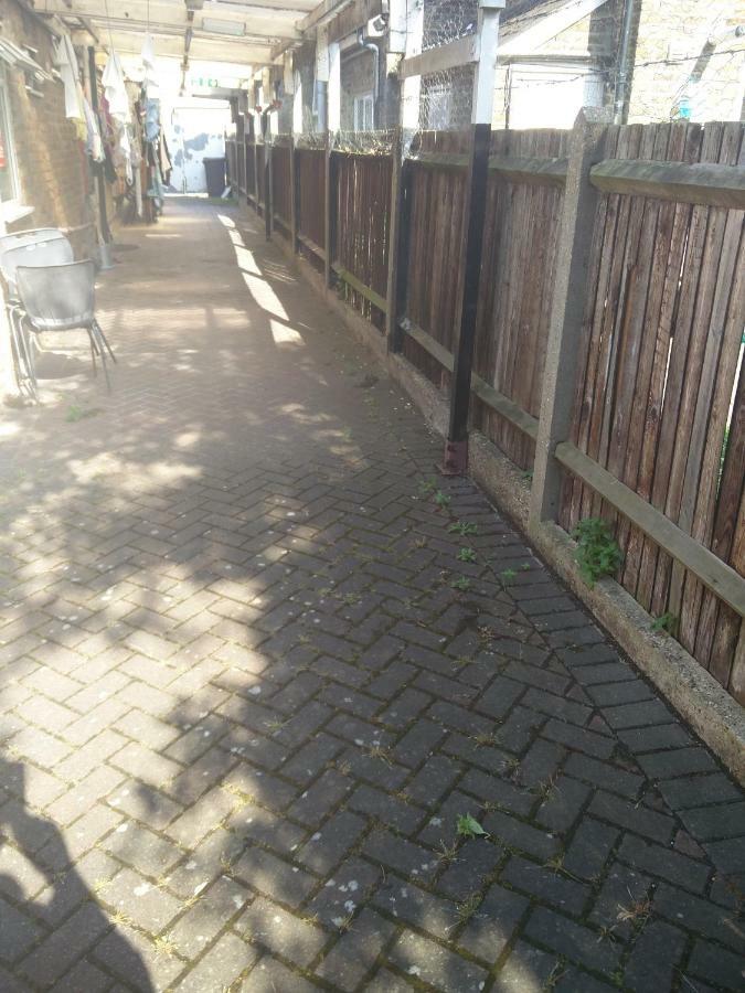 3 Portland Road Apartment Southall Bagian luar foto