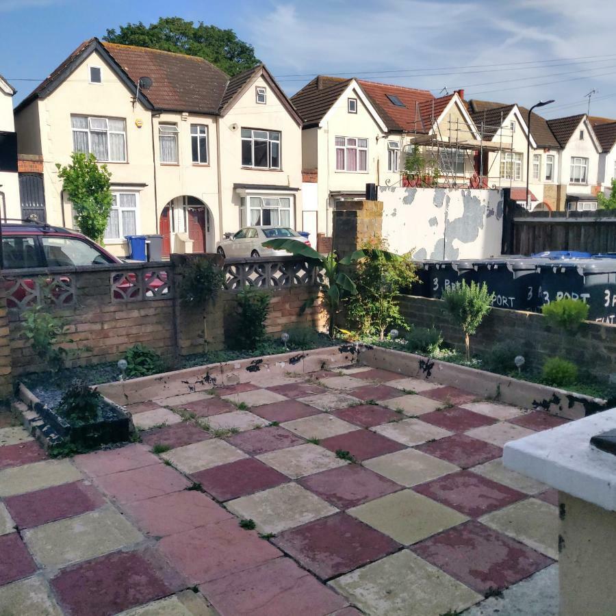 3 Portland Road Apartment Southall Bagian luar foto